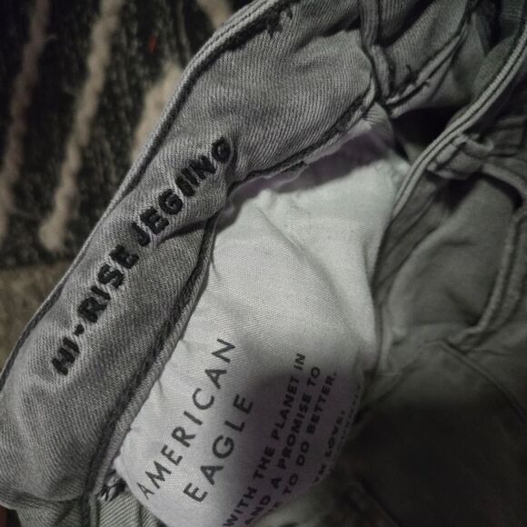 American Eagle Grey Wash Hi-Rise Jegging - Picture 5 of 6